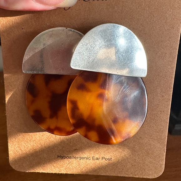 J CREW EARRINGS - Picture 2 of 3